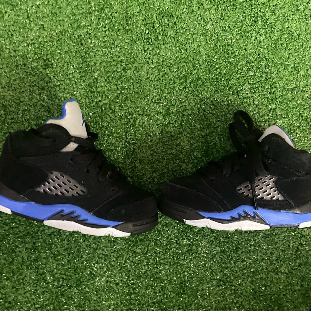 Jordan 5 Toddlers Size 5c black with blue trim